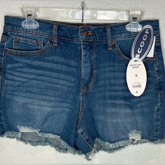 Scoop NYC Pants - WJ1. NWT Scoops Women's Fayette Retro Destructed Boy Shorts size 6